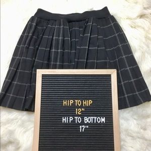 💟NWOT • Xhilaration Size  M - plaid pleated skirt